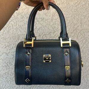 {VGUC} MCM cute leather hand bag